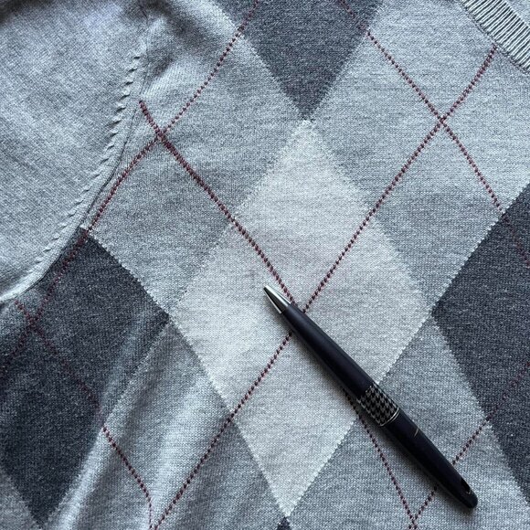 Banana Republic Sweater Mens Large Gray Argyle V Neck 100% Cotton Business Top - Picture 7 of 7